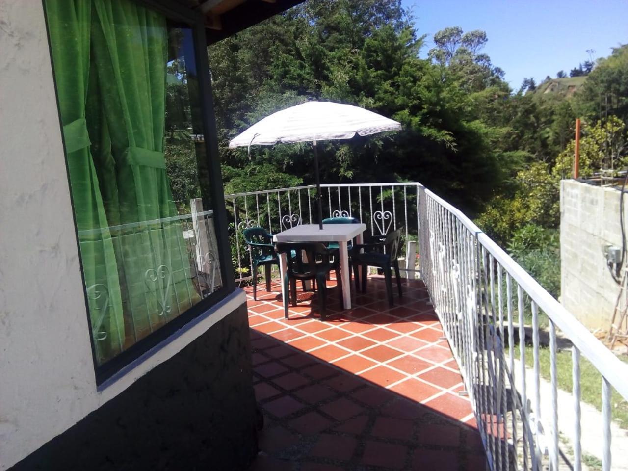 Las Cabanas Castillos Del Lago Βίλα Guatapé Εξωτερικό φωτογραφία